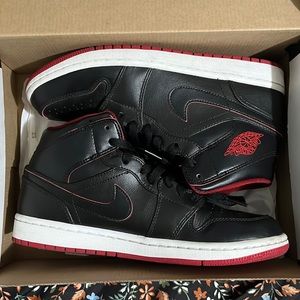 Air Jordan 1 Mid